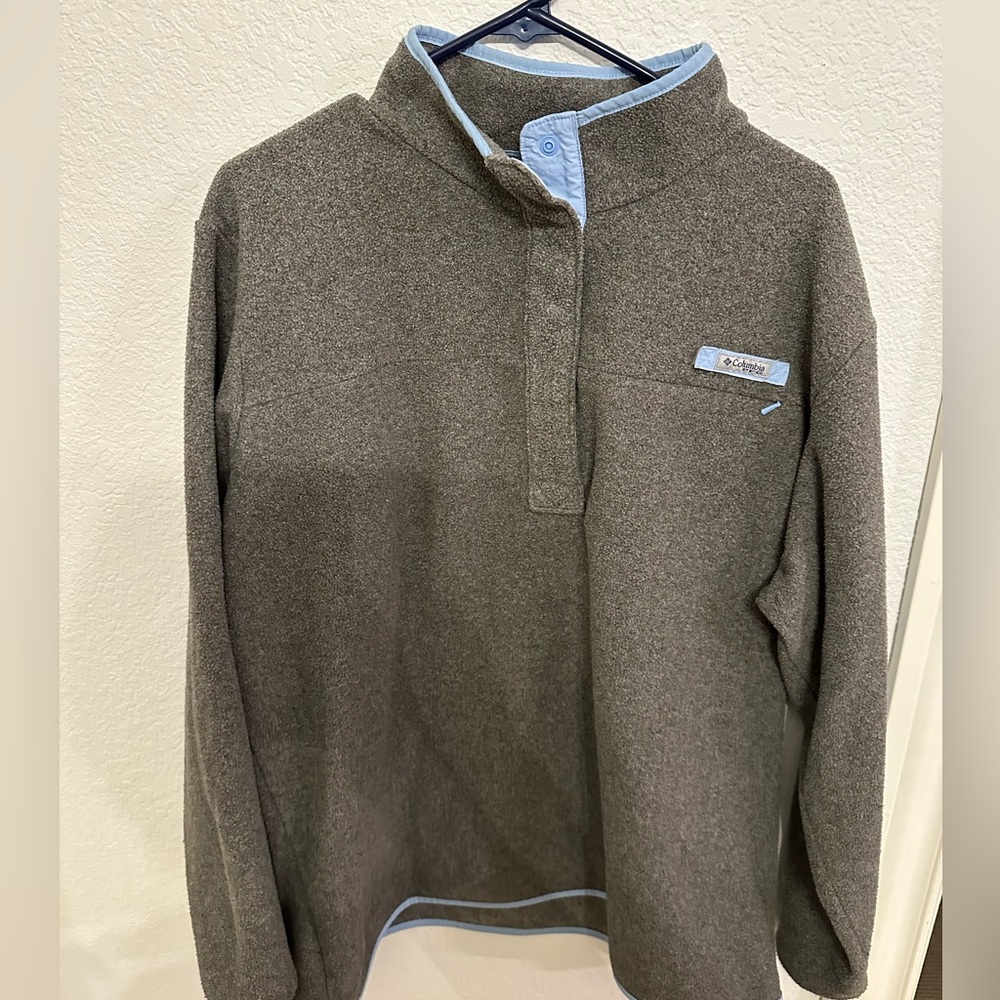 Columbia gray with light blue accent sweatshirt.  Size xxl